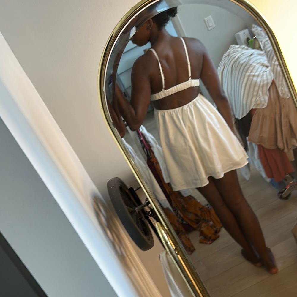 WHITE BACK-OUT DRESS - Picture 5 of 5